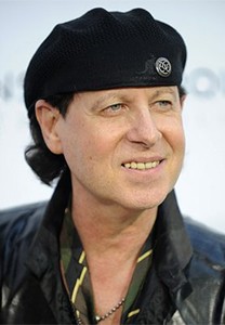Klaus Meine (today)
