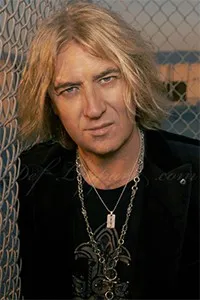 Joe Elliott (today)